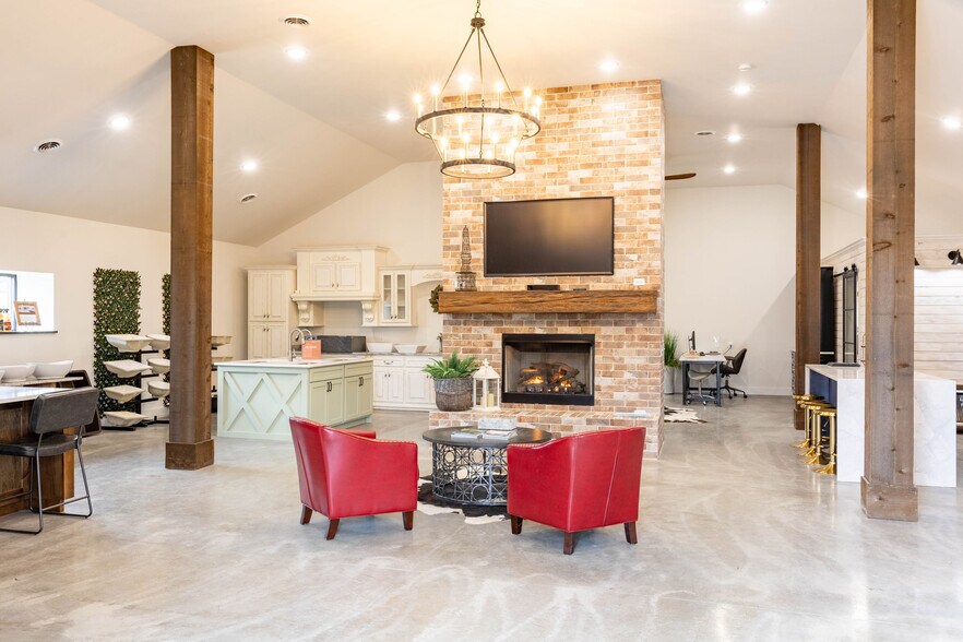 More Photos Of 5830 Highway 231 S, Castalian Springs Showroom For Sale