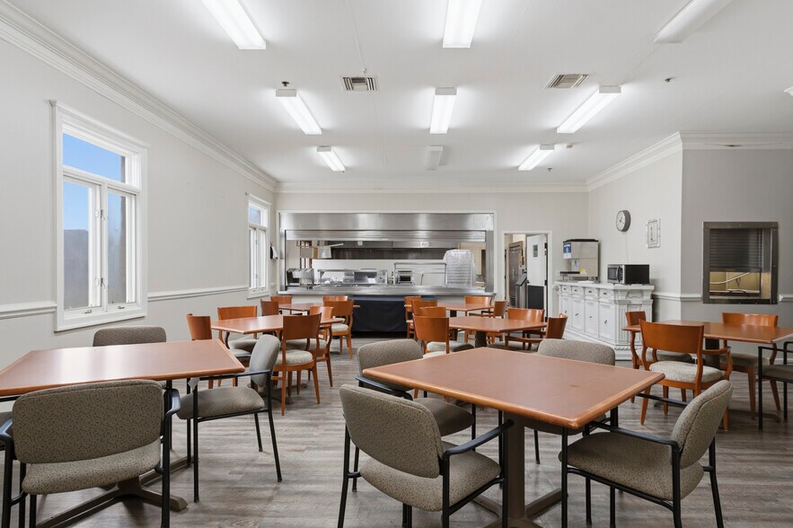 More Photos Of 450 Towne Center Blvd, Ridgeland Skilled Nursing Facility For Sale
