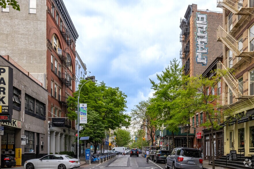 More Photos Of 355 W Broadway, New York Storefront Retail Office For Lease