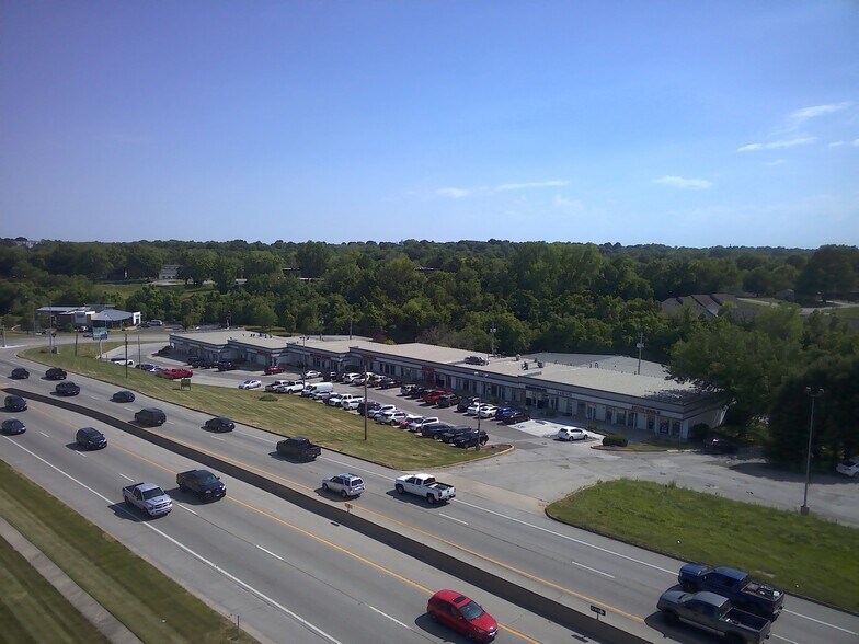 More Photos Of 3010 S 291 Hwy, Independence Freestanding For Lease