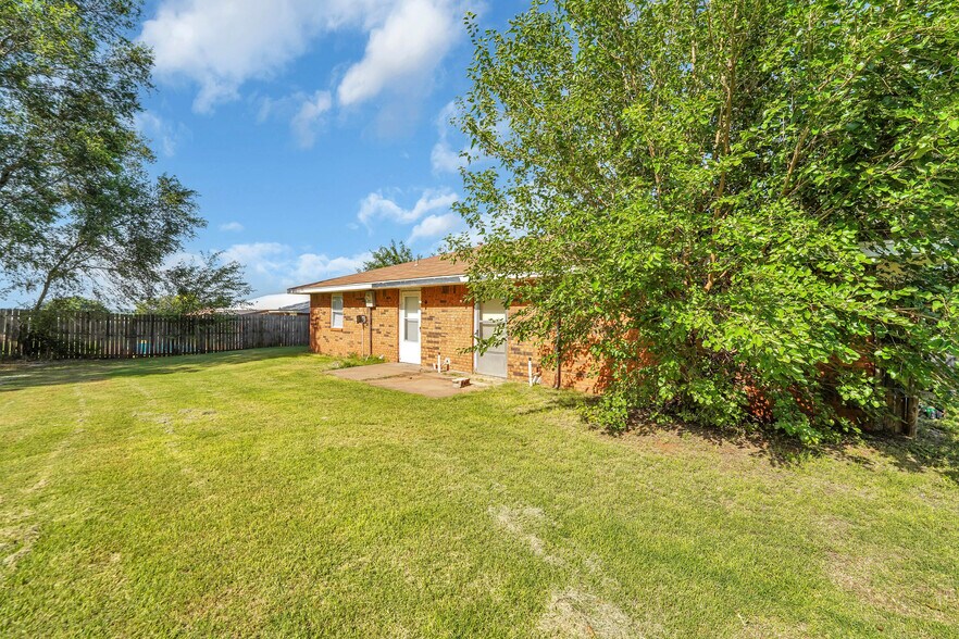 More Photos Of 418 N Electra St, Sayre Apartments For Sale