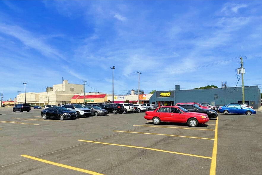 More Photos Of 3574-3760 Fort St, Lincoln Park Land For Lease