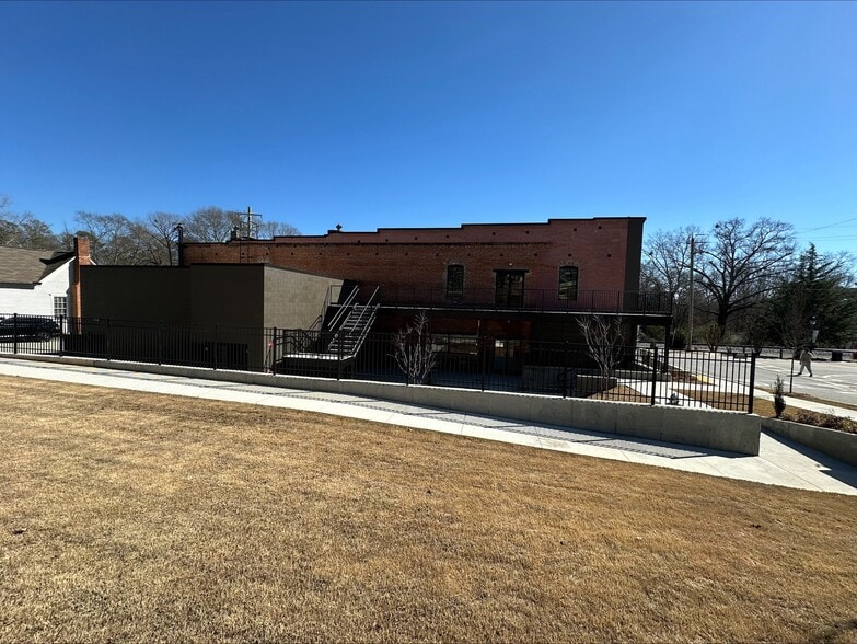 More Photos Of 597 Main St, Suwanee Storefront For Lease