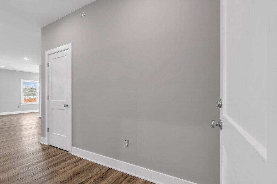 More Photos Of 33 Union Ave, Manasquan Apartments For Sale