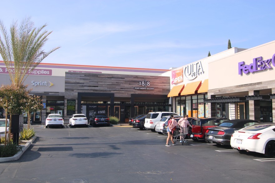 More Photos Of 4550-4578 Van Nuys Blvd, Sherman Oaks General Retail For Lease