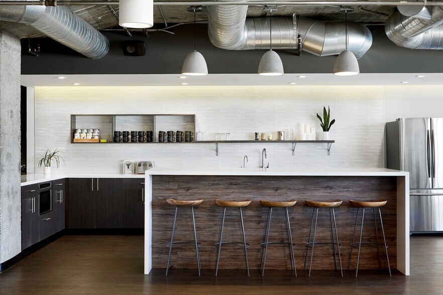 More Photos Of 7080 Hollywood Blvd, Los Angeles Office For Lease