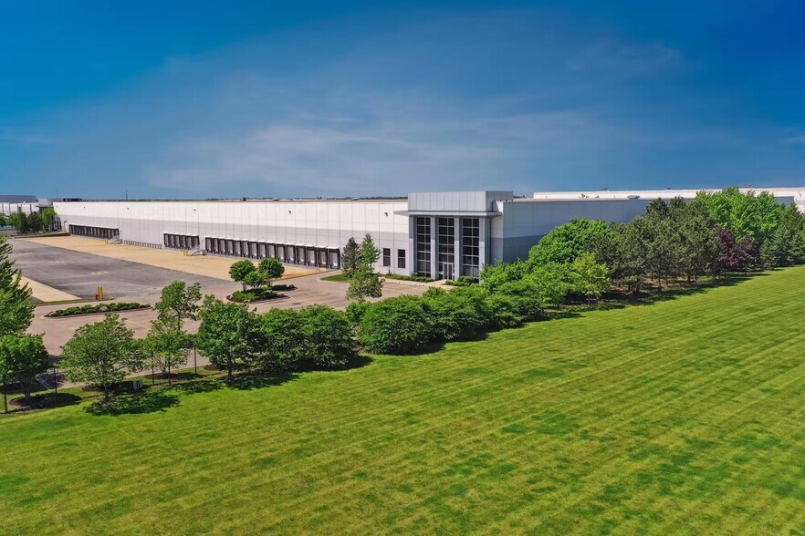 More Photos Of 2301 Ellis Ct, New Lenox Distribution For Lease