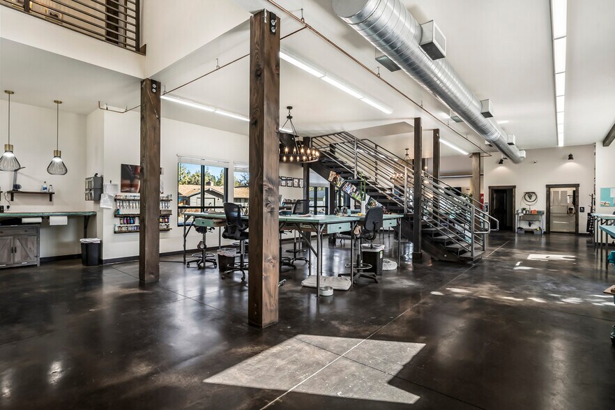 More Photos Of 19885 7th St, Bend Flex For Sale