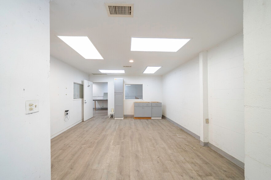 More Photos Of 6943 Eton Ave, Canoga Park Manufacturing For Lease