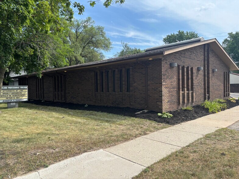 More Photos Of 608 N Wayne Rd, Westland Office For Sale