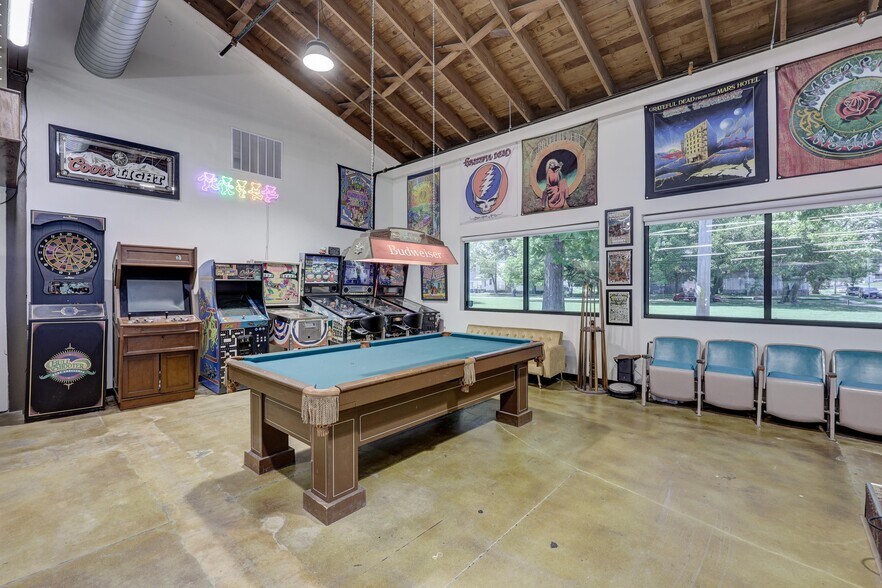 More Photos Of 102 S Wall Ave, Joplin Office For Sale