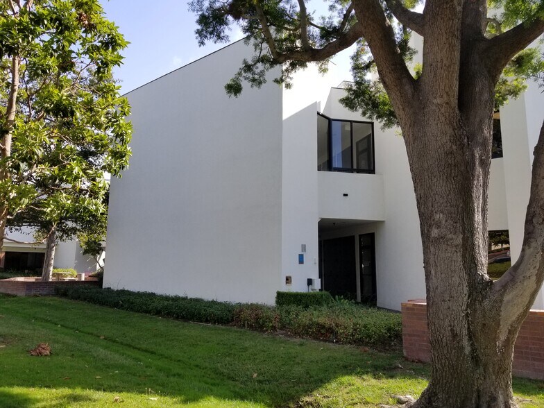 More Photos Of 13 Corporate Plaza Dr, Newport Beach Office For Lease