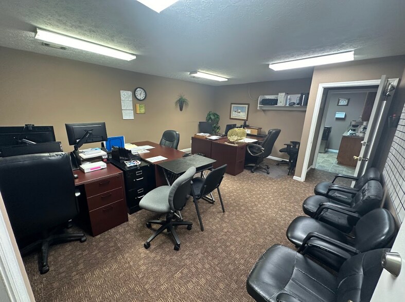 More Photos Of 310 Ford Dr, Columbus Office For Sale