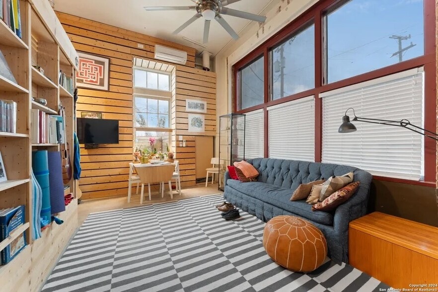 More Photos Of 2323 Buena Vista St, San Antonio Freestanding For Sale