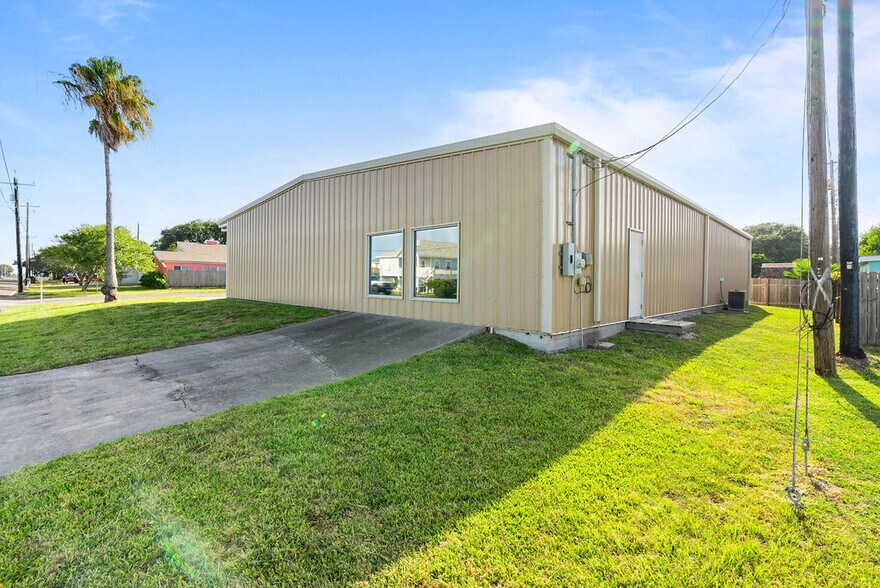 More Photos Of 724 Rowan St, Rockport Office For Sale