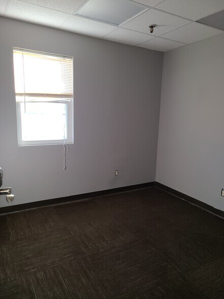 More Photos Of 6780 Southwest Ave, Saint Louis Flex For Lease