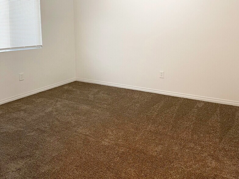 More Photos Of 44817 Redwood Ave, Lancaster Multifamily For Sale