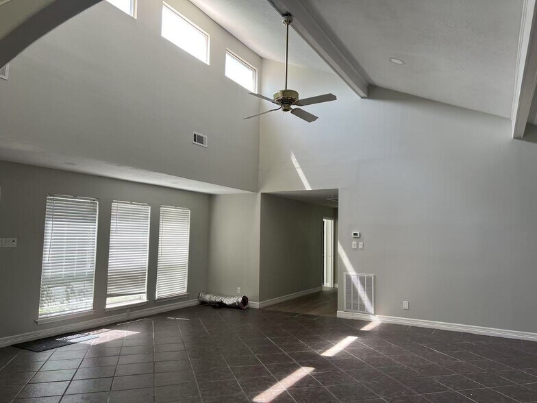 More Photos Of 14221 Horseshoe Bnd, Conroe Specialty For Lease