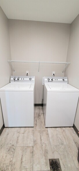 More Photos Of 404 W 7th St, Hays Sorority Fraternity House For Sale