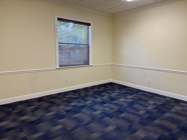 More Photos Of 2523-2525 Seven Springs Blvd, New Port Richey Medical For Lease
