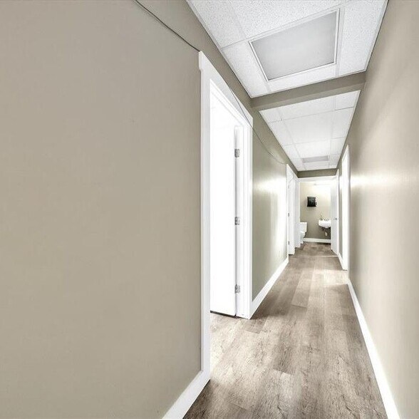 More Photos Of 25400-25430 Goddard Rd, Taylor Medical For Sale