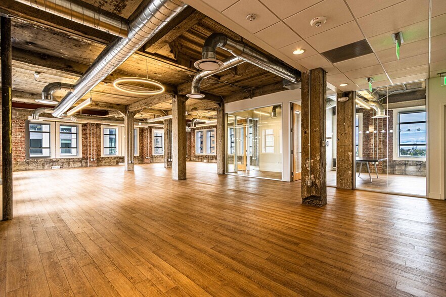 More Photos Of 1700 Broadway, Oakland Office For Lease