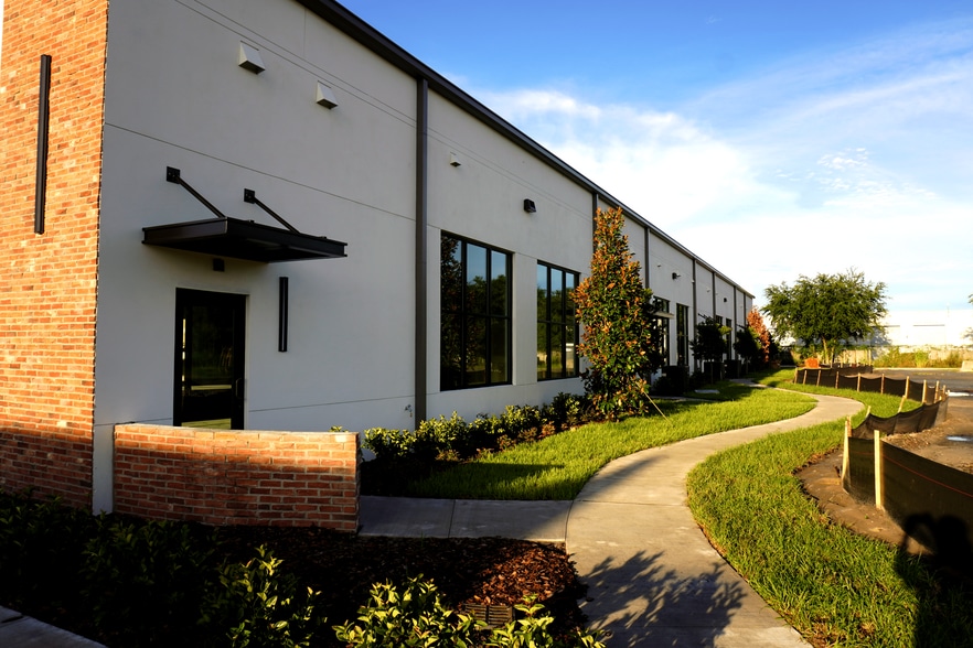 More Photos Of 775 Garden Commerce Pky, Winter Garden Research And Development For Lease