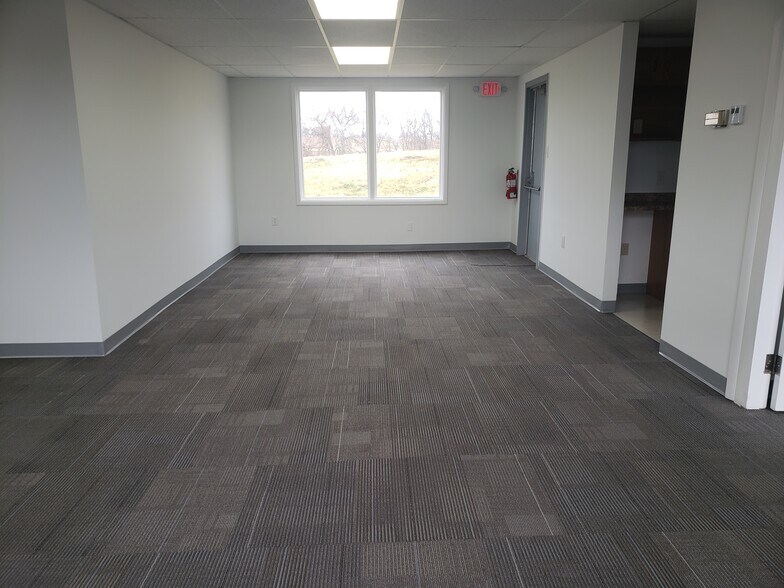 More Photos Of 5851 Nor Bath Blvd, Bath Bank For Lease