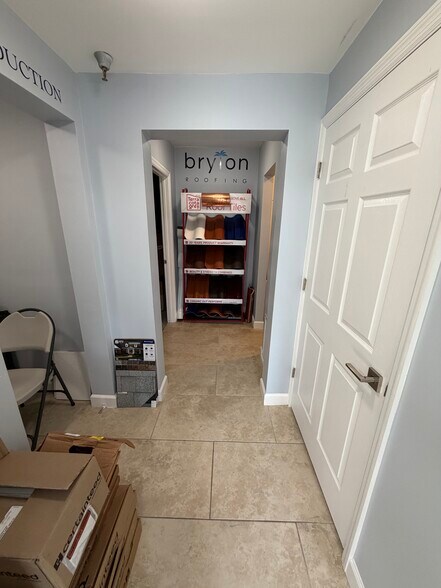 More Photos Of 1312 Commerce Ln, Jupiter Warehouse For Lease