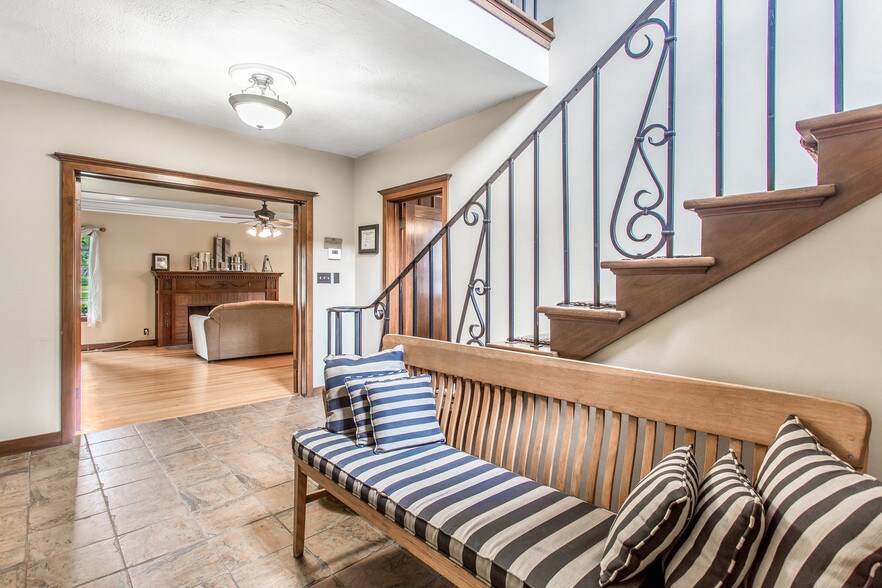 More Photos Of 592 N Euclid, Upland Office For Sale