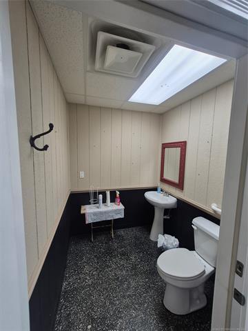 More Photos Of 401 S Chouteau Ave, Chouteau Convenience Store For Sale