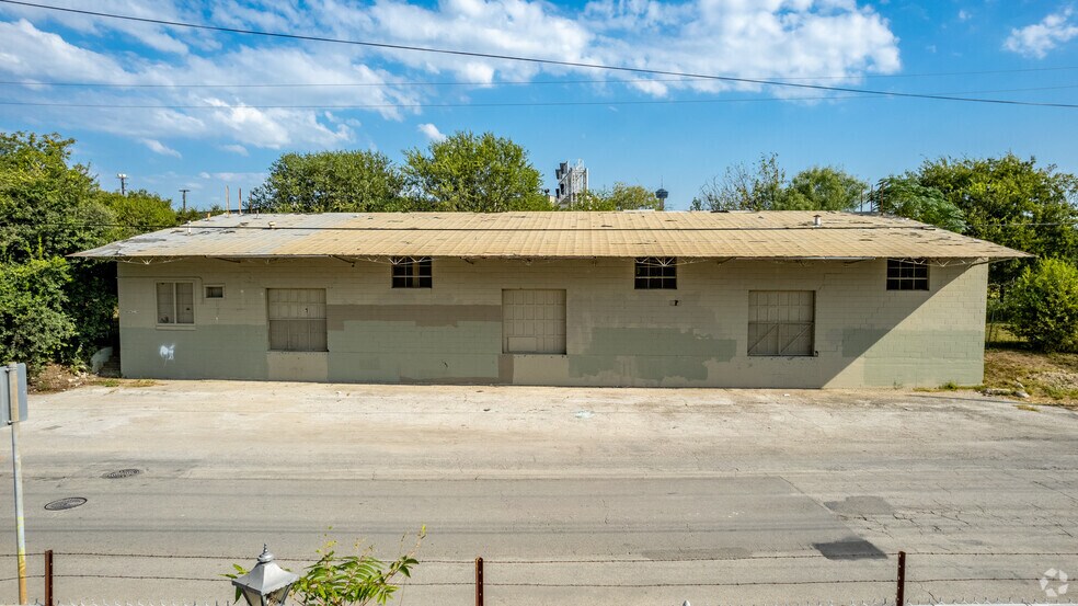 More Photos Of 601 Lone Star Blvd, San Antonio Warehouse For Lease
