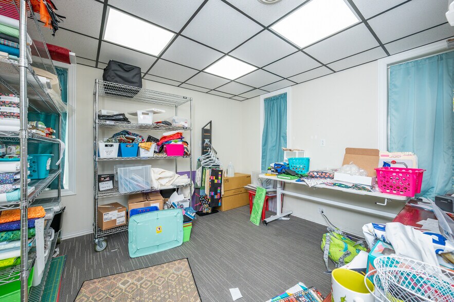 More Photos Of 17 Main St SE, Bondurant Freestanding For Sale