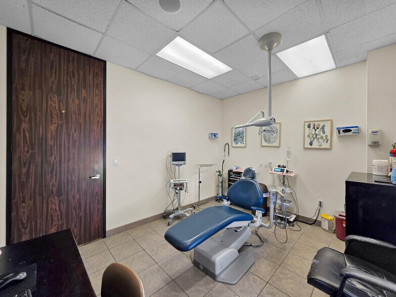 More Photos Of 6429 Fairmont Pky, Pasadena Office For Sale