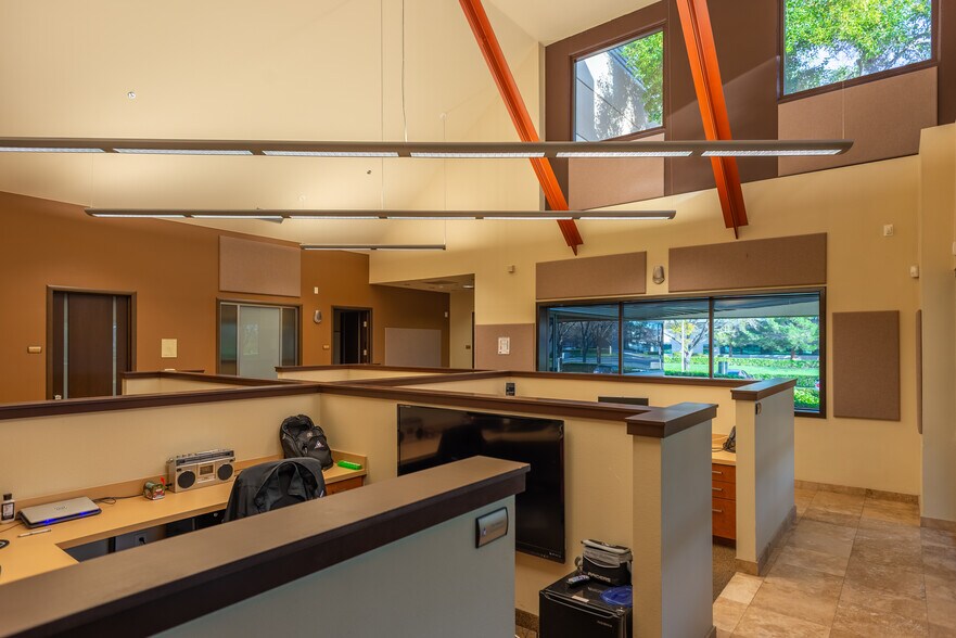 More Photos Of 955 Grier Dr, Las Vegas Light Distribution For Lease