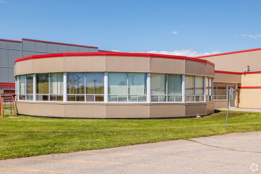 Primary Photo Of 20 Rue Sicard, Sainte-therese Warehouse For Lease