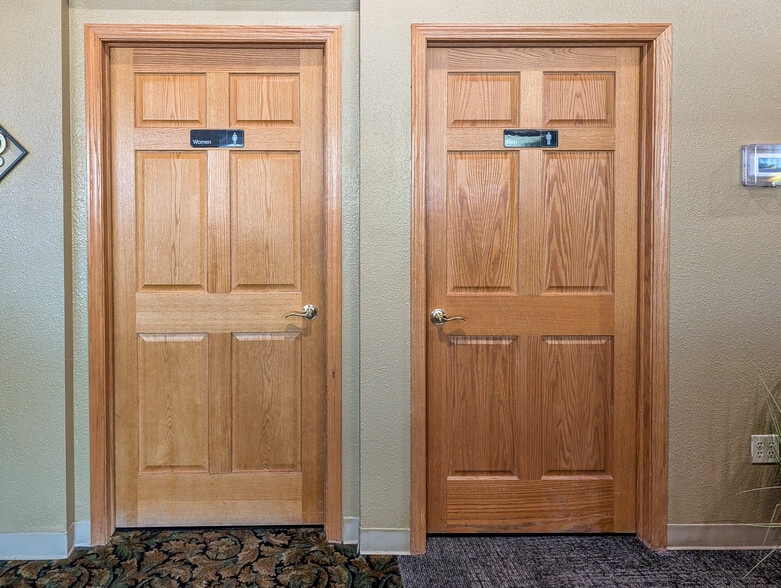 More Photos Of 909 E St Patrick St, Rapid City Storefront Retail Office For Sale