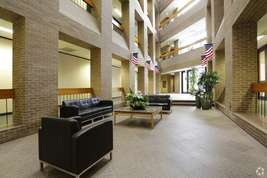 More Photos Of 5100 Westheimer Rd, Houston Office For Lease
