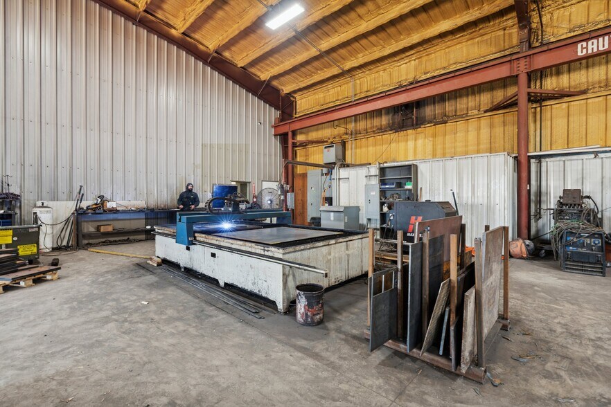 More Photos Of 2627 SW 22nd St, Oklahoma City Warehouse For Sale