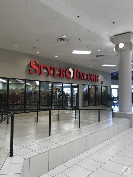 More Photos Of 22 Clifton Country Rd, Clifton Park Unknown For Lease