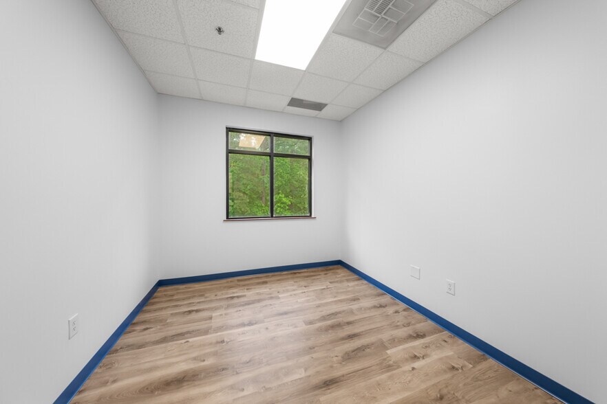 More Photos Of 312-326 Cloister Ct, Chapel Hill Office For Lease