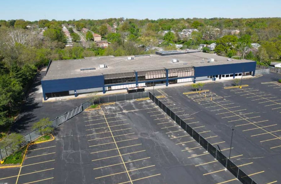 More Photos Of 6401 Colerain Ave, Cincinnati Supermarket For Lease