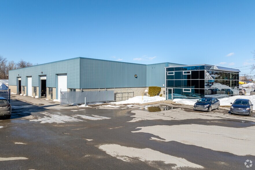 More Photos Of 131 Rue De La Station, Laval Manufacturing For Lease