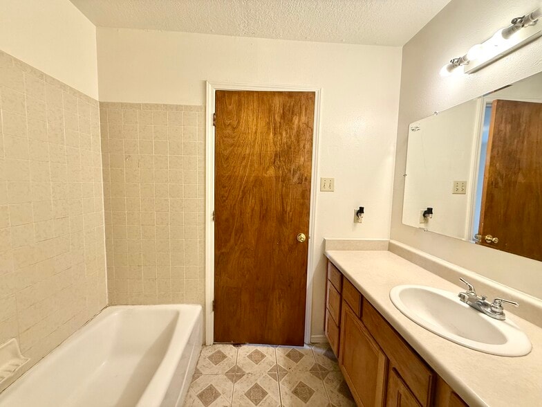 More Photos Of 1333-1339 San Mateo Blvd SE, Albuquerque Apartments For Sale
