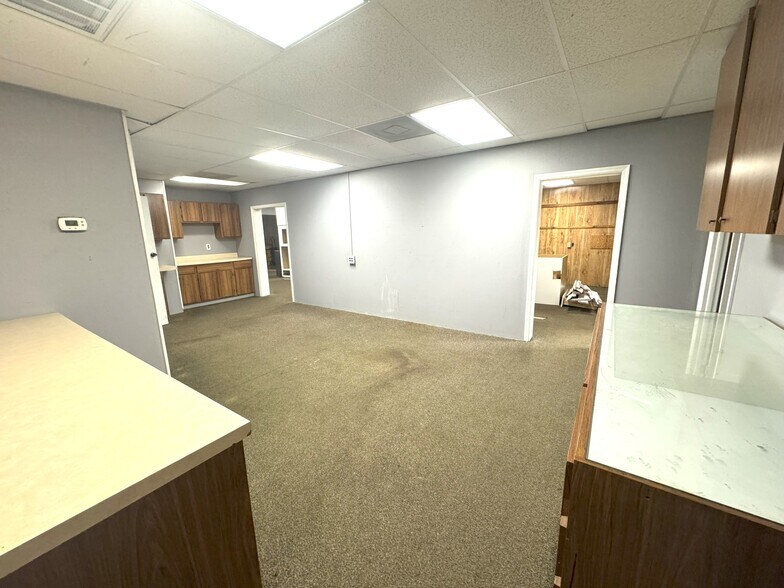 More Photos Of 2028 Palmetto St, Clearwater Light Distribution For Lease