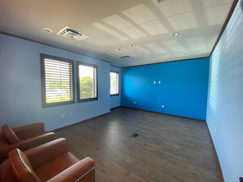 More Photos Of 1050 W Campbell Rd, Richardson Medical For Sale