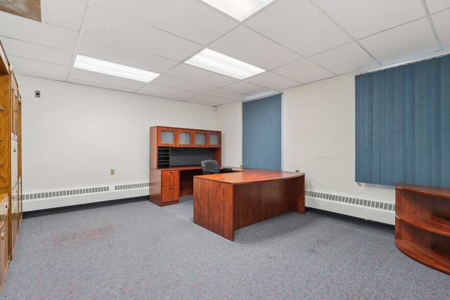 More Photos Of 1645 N 25th St, Milwaukee Office For Sale