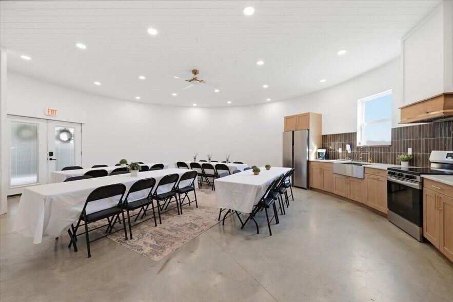 More Photos Of 131 3rd St, Underwood Specialty For Sale