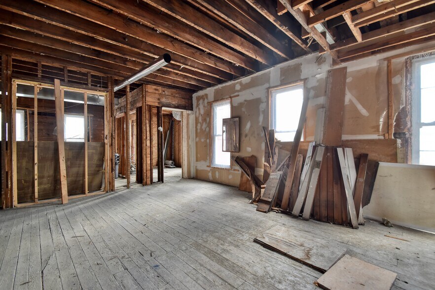 More Photos Of 47 W Main St, Geneva Storefront Retail Residential For Sale