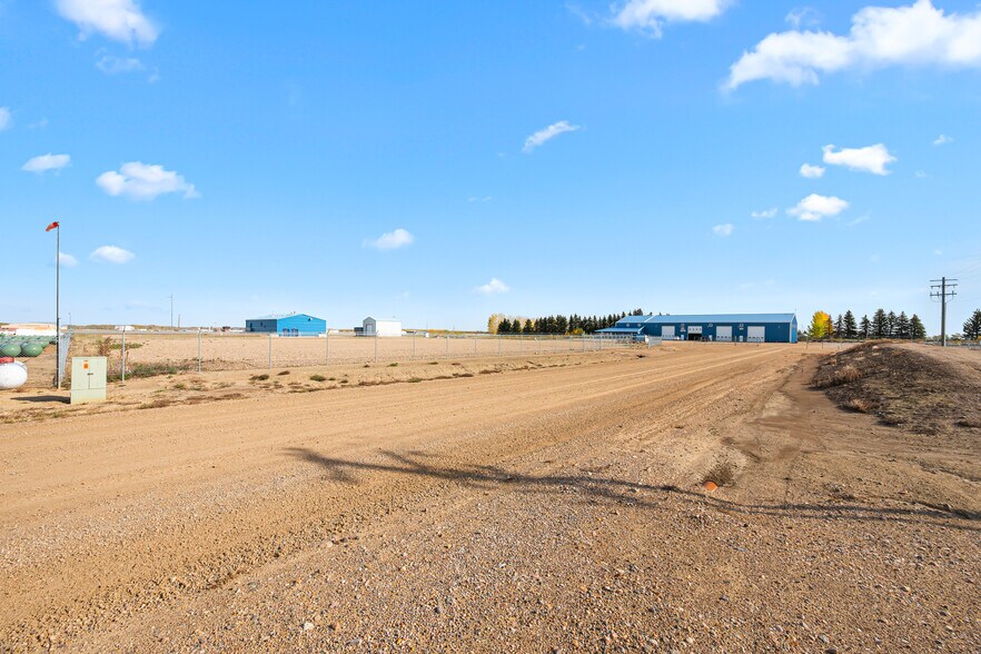More Photos Of 501077 RR13 Airport Rd, Lloydminster Warehouse For Lease